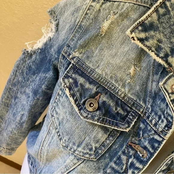 RWH Rewash Distressed Acid Washed Denim Jean Jacket: XS - Picture 3 of 10